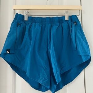 Oiselle Flyout shorts